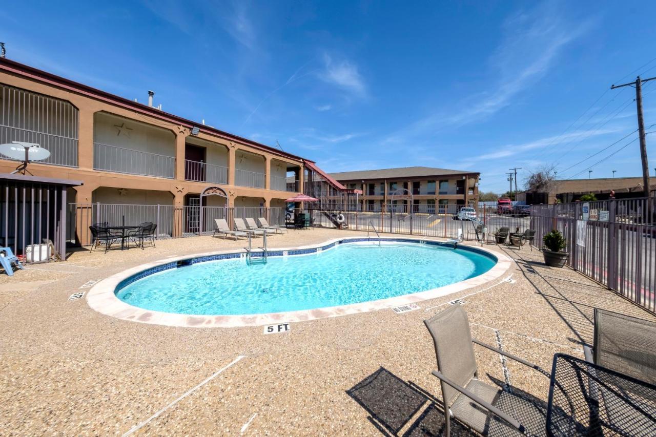 Red Roof Inn Arlington - Entertainment District Exterior foto